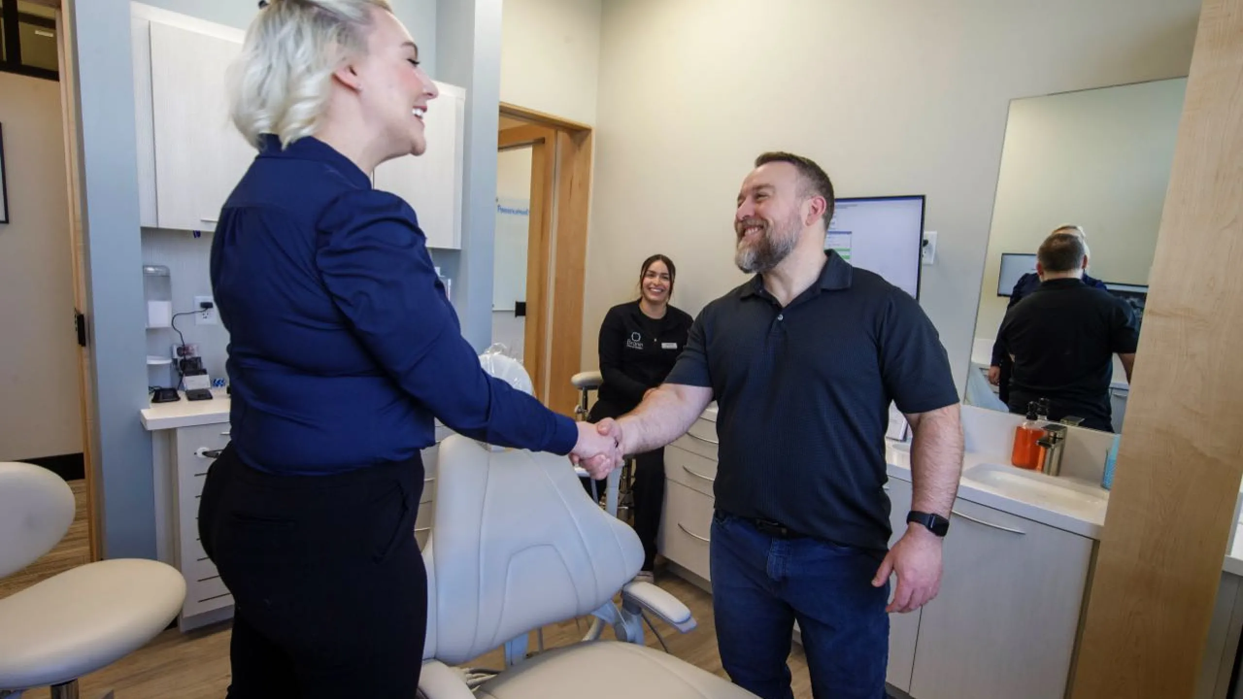 A patient shaking hands with Dr. Sesson
