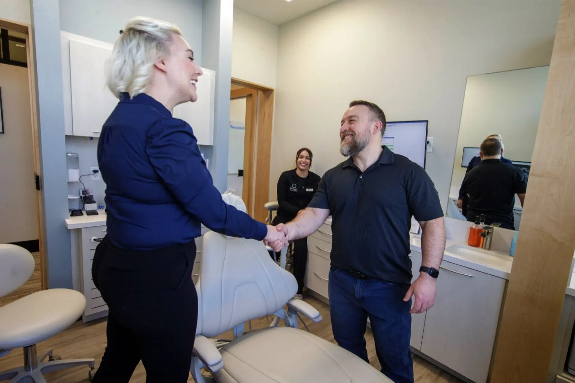 A patient shaking hands with Dr. Sesson